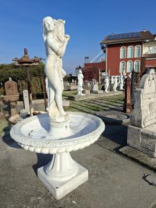 Fontana in composto